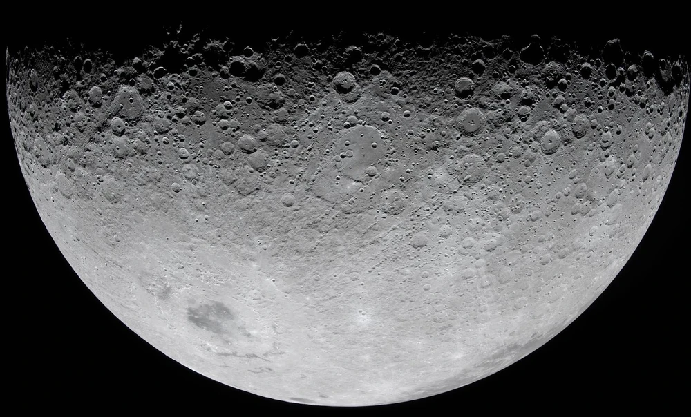 Why did the NASA choose a Nikon D5, from 10 years ago, to go to the Moon in 2026?