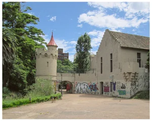 Detrás del Castillo